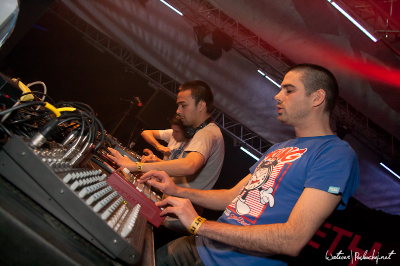 LET IT ROLL - Pátek 25. 2. 2011